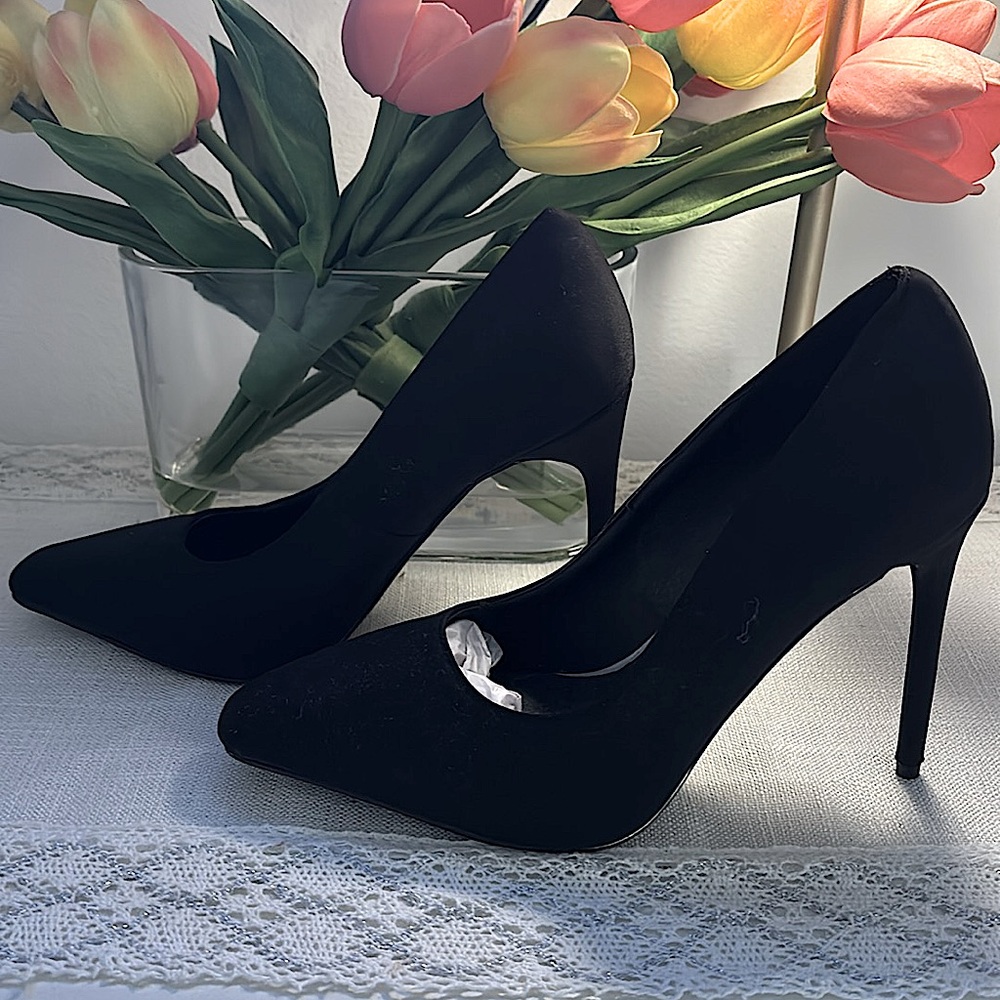 Pretty black Satin Heels Size 6